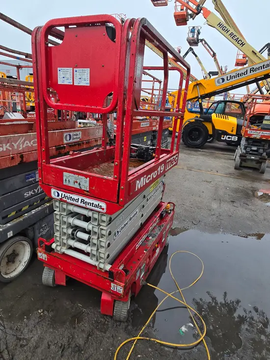 2018 MEC MICRO 19 Scissor Lift