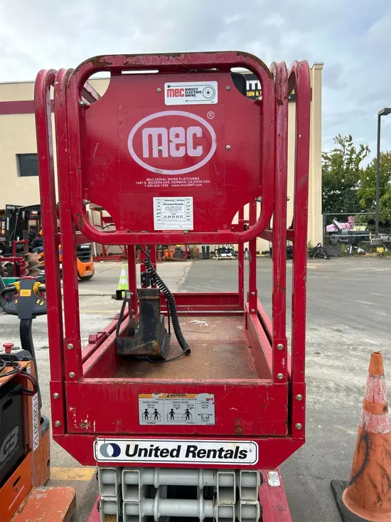 2018 MEC MICRO 19 Scissor Lift