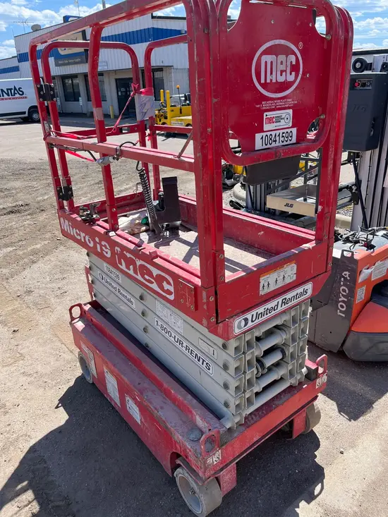 2018 MEC MICRO 19 Scissor Lift