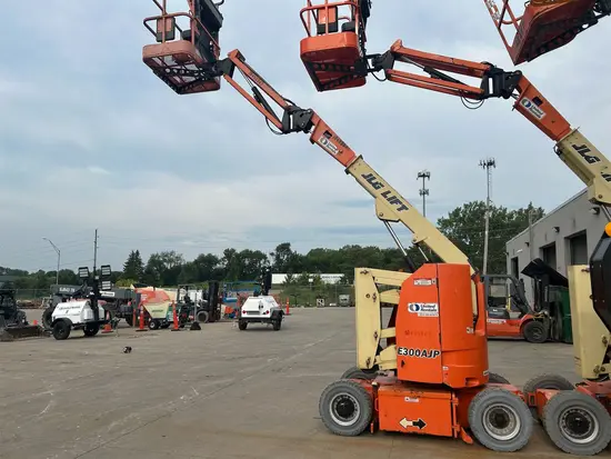 2016 JLG E300AJP Articulating Boom Lift