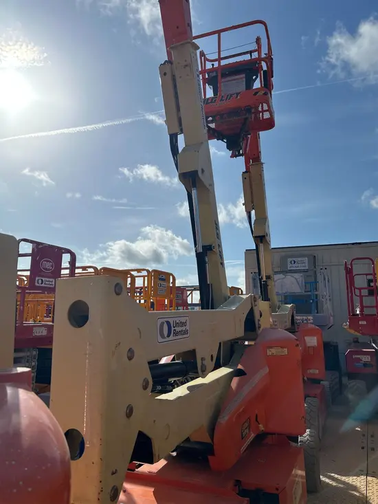 2017 JLG E400AJPN Articulating Boom Lift