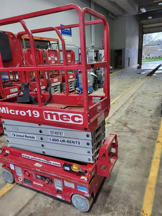 2018 MEC MICRO 19 Scissor Lift