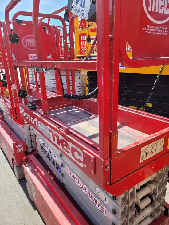 2017 MEC MICRO 19 Scissor Lift