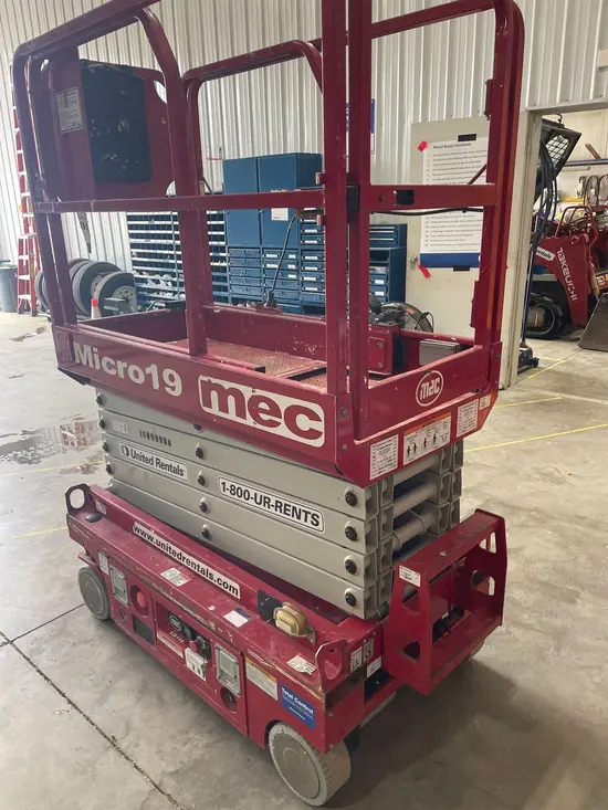 2018 MEC MICRO 19 Scissor Lift
