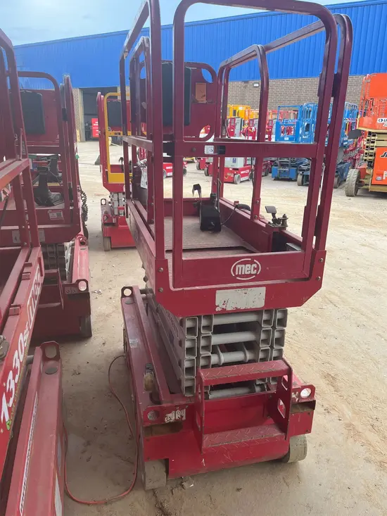 2018 MEC MICRO 19 Scissor Lift
