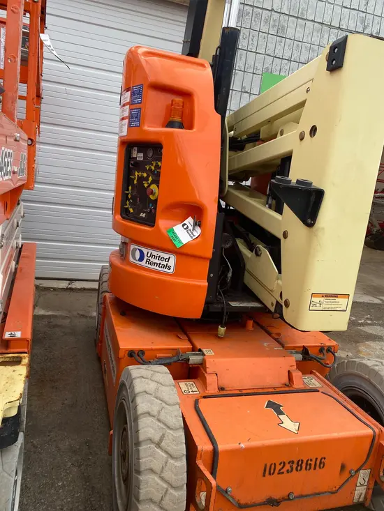 2014 JLG E300AJP Articulating Boom Lift