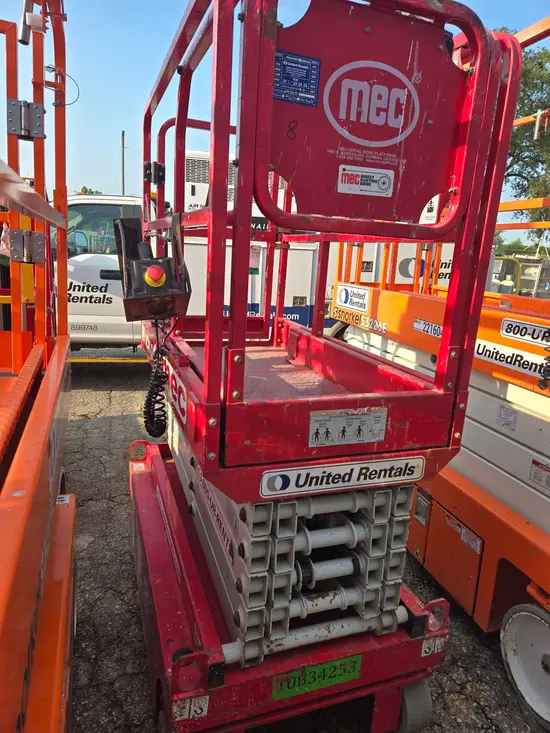 2018 MEC MICRO 19 Scissor Lift