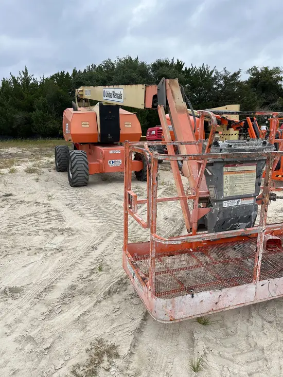 2013 JLG 800AJ Articulating Boom Lift