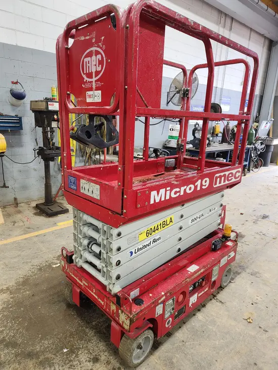2018 MEC MICRO 19 Scissor Lift