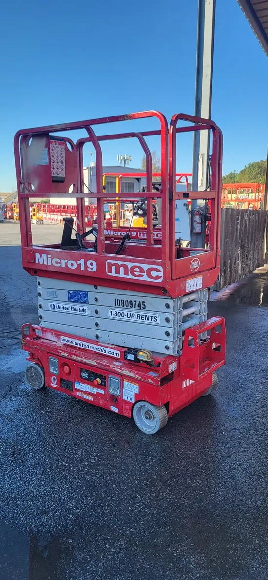 2018 MEC MICRO 19 Scissor Lift