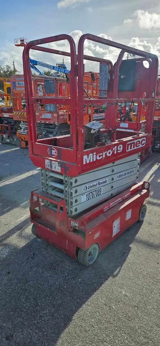 2018 MEC MICRO 19 Scissor Lift