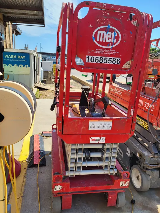 2017 MEC 1330SE Scissor Lift