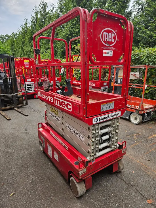 2018 MEC MICRO 19 Scissor Lift