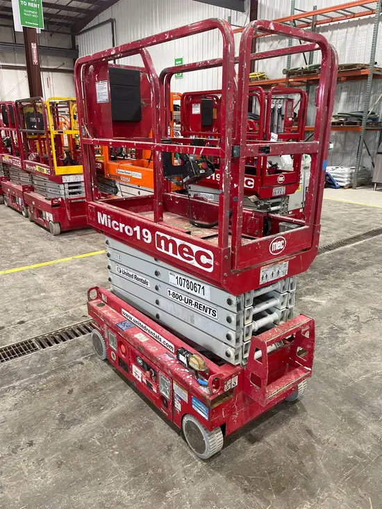 2018 MEC MICRO 19 Scissor Lift