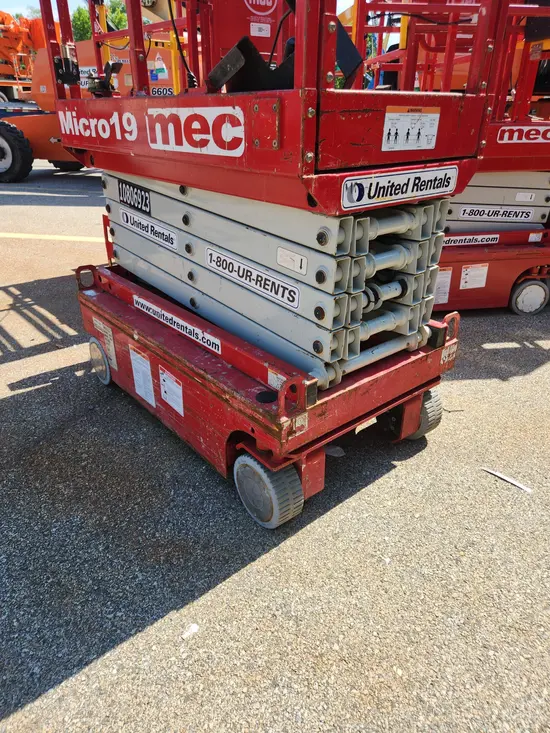 2018 MEC MICRO 19 Scissor Lift