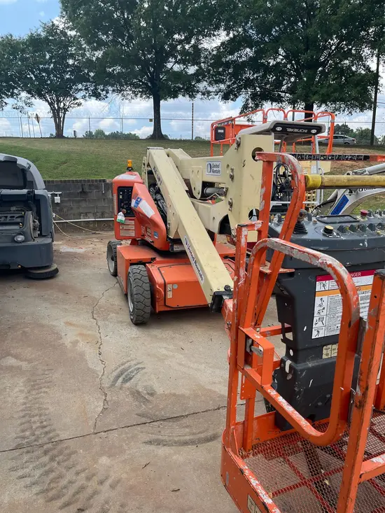 2017 JLG E400AN Articulating Boom Lift