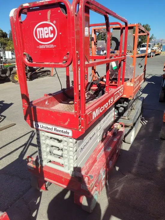 2018 MEC MICRO 19 Scissor Lift