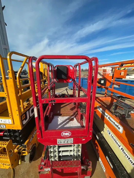 2018 MEC MICRO 19 Scissor Lift