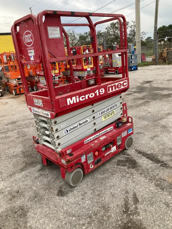 2018 MEC MICRO 19 Scissor Lift