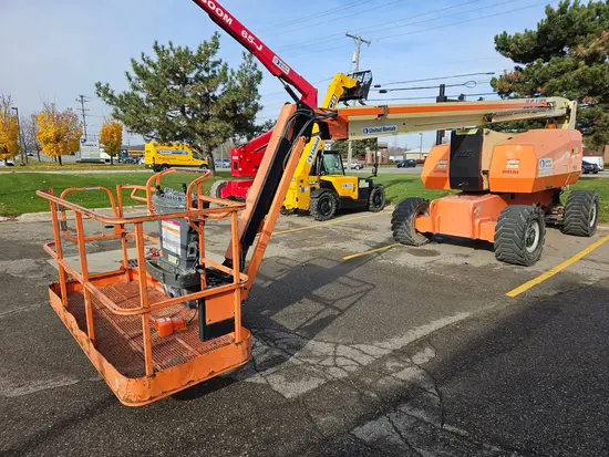 2013 JLG 800AJ Articulating Boom Lift