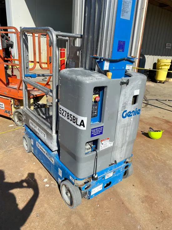 2017 Genie GR-20 Self-Propelled One-Person Lift