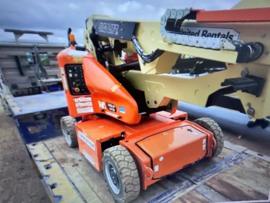 2016 JLG E400AJPN Articulating Boom Lift