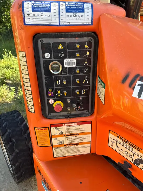 2014 JLG E450AJ Articulating Boom Lift