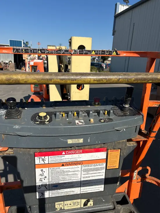 2017 JLG E400AN Articulating Boom Lift
