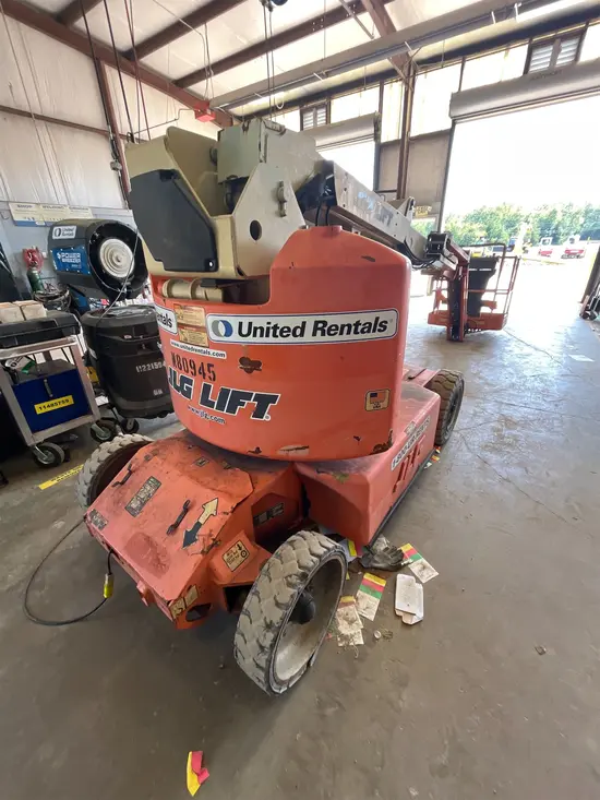 2011 JLG E400AJPN Articulating Boom Lift