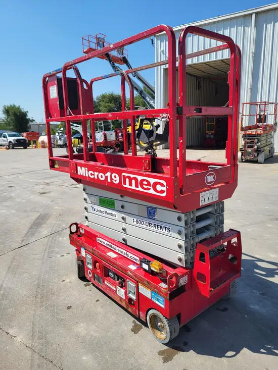 2018 MEC MICRO 19 Scissor Lift