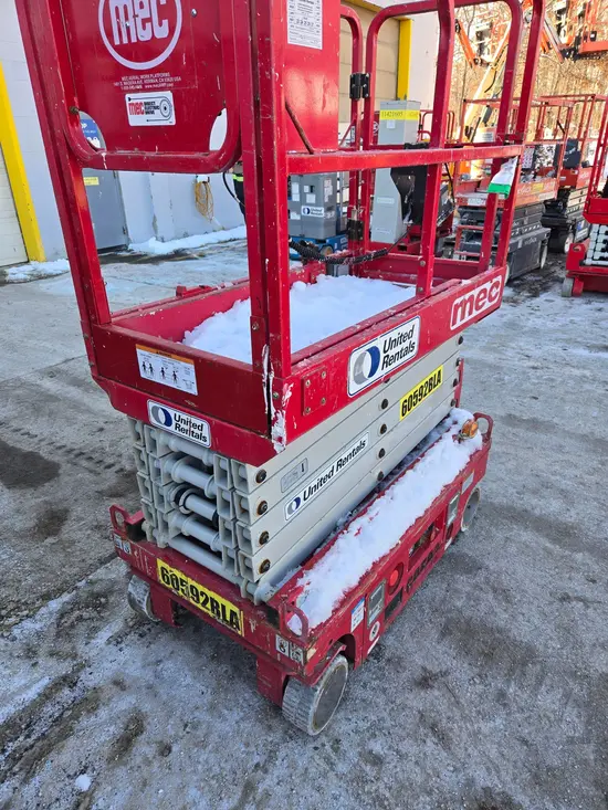 2018 MEC MICRO 19 Scissor Lift