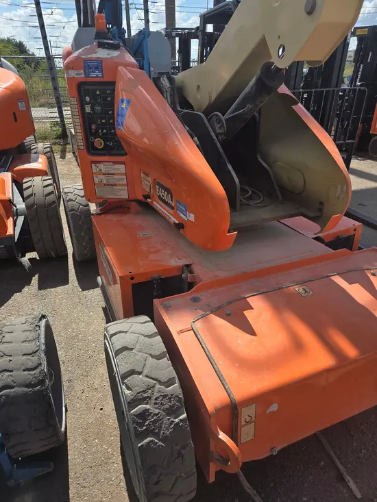 2017 JLG E450AJ Articulating Boom Lift