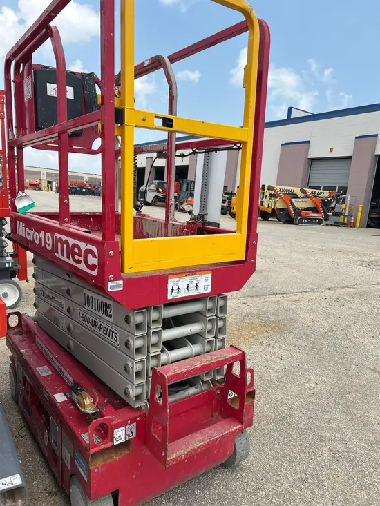 2018 MEC MICRO 19 Scissor Lift