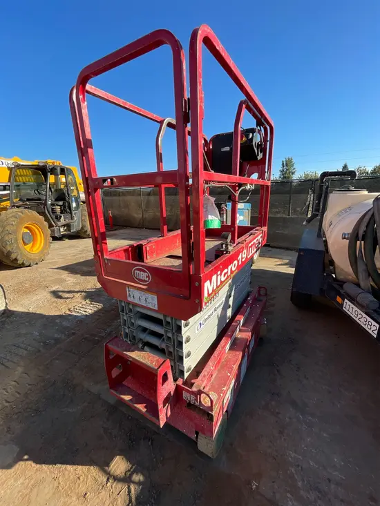 2019 MEC MICRO 19 Scissor Lift
