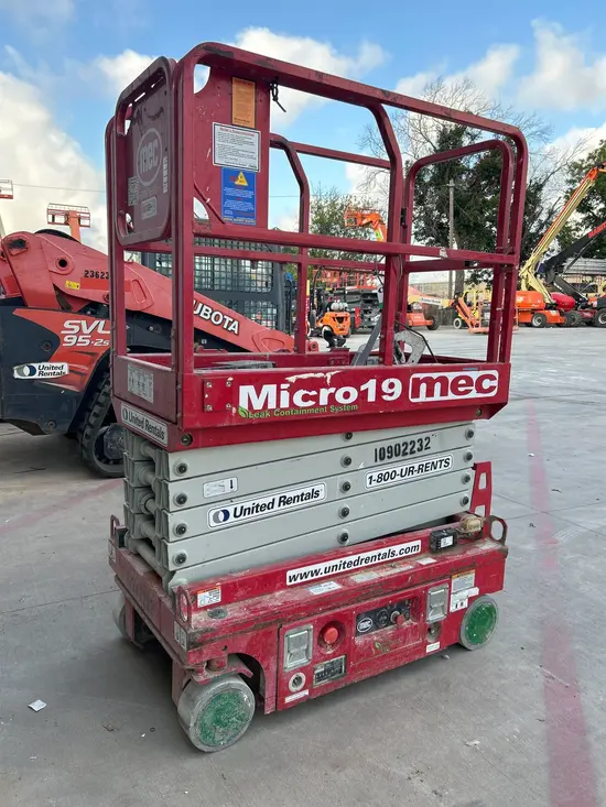 2019 MEC MICRO 19 Scissor Lift