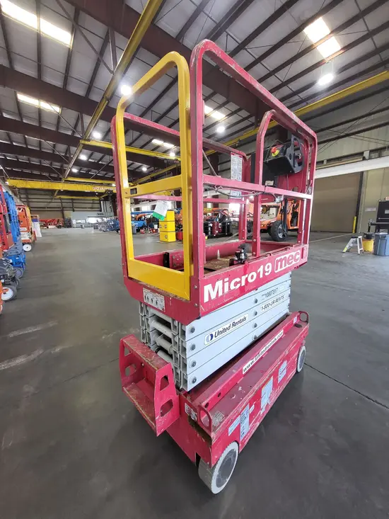2018 MEC MICRO 19 Scissor Lift