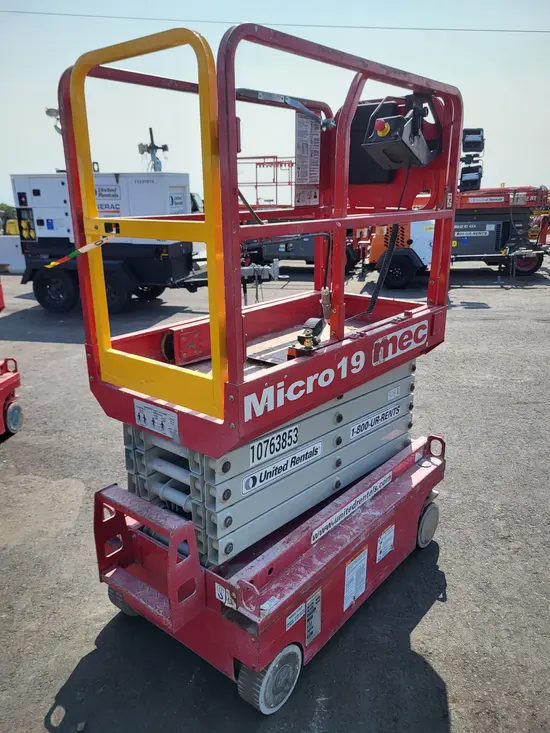 2018 MEC MICRO 19 Scissor Lift