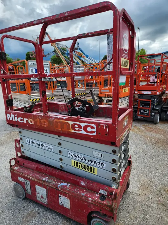 2018 MEC MICRO 19 Scissor Lift