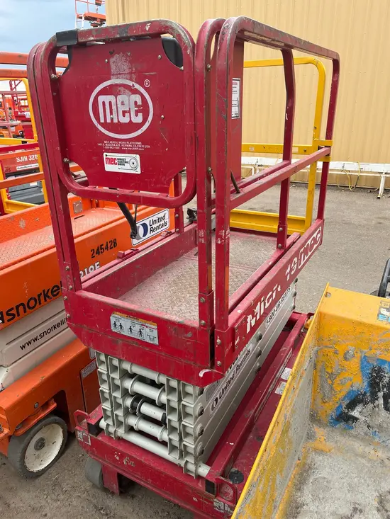 2018 MEC MICRO 19 Scissor Lift