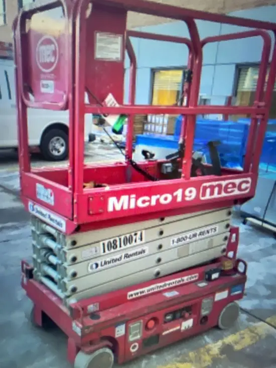 2018 MEC MICRO 19 Scissor Lift