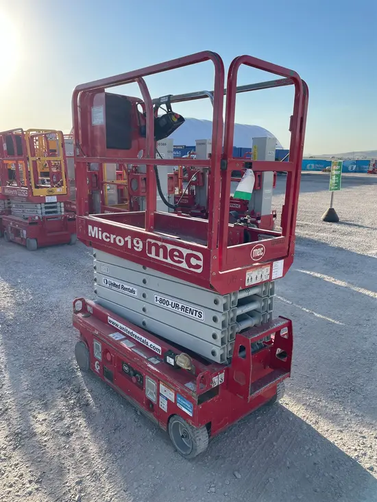 2018 MEC MICRO 19 Scissor Lift