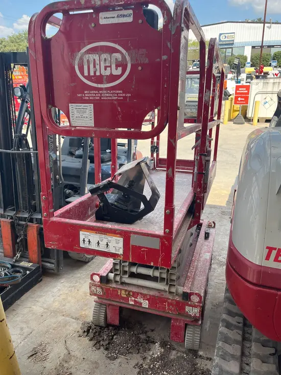 2018 MEC MICRO 19 Scissor Lift