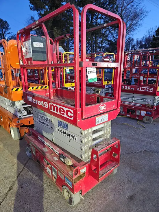2018 MEC MICRO 19 Scissor Lift