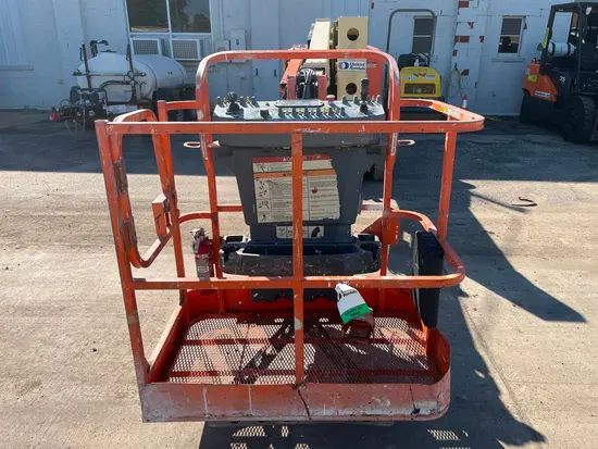 2014 JLG E400AJPN Articulating Boom Lift