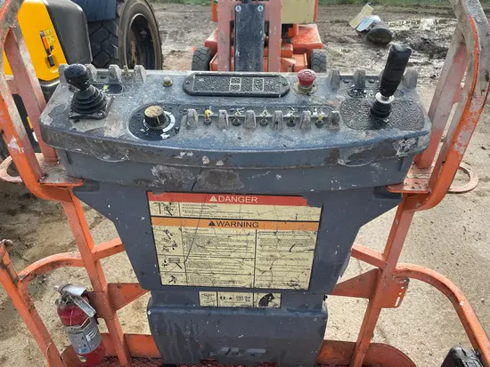 2012 JLG E400AJPN Articulating Boom Lift