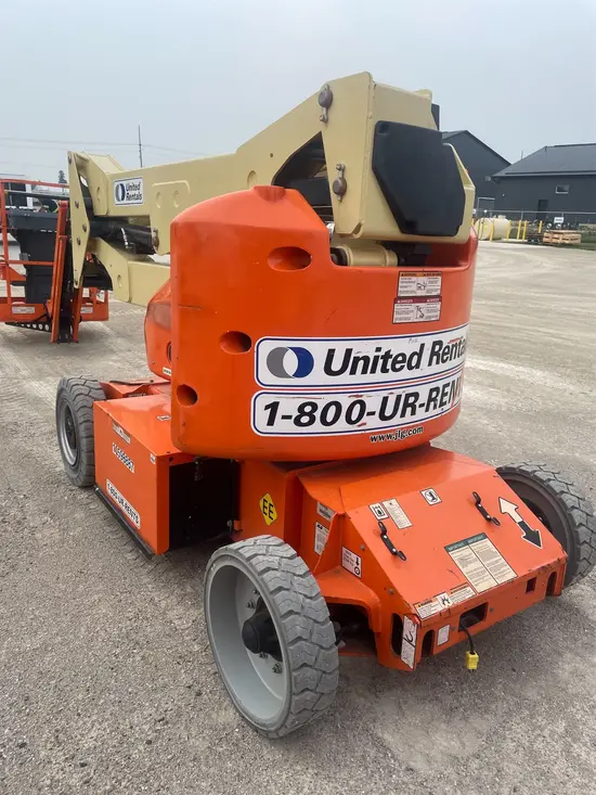 2017 JLG E400AJPN Articulating Boom Lift