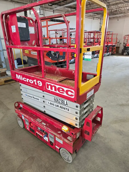 2018 MEC MICRO 19 Scissor Lift