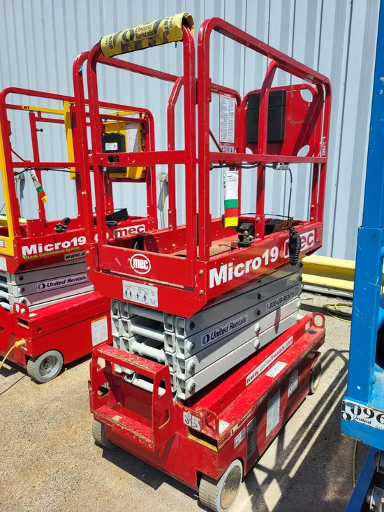 2018 MEC MICRO 19 Scissor Lift