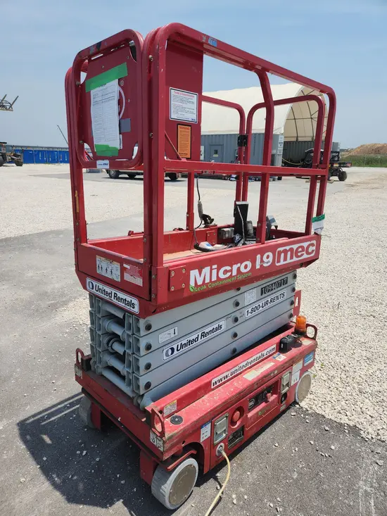 2019 MEC MICRO 19 Scissor Lift