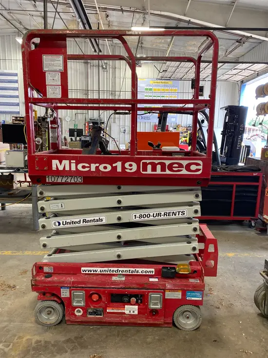 2018 MEC MICRO 19 Scissor Lift